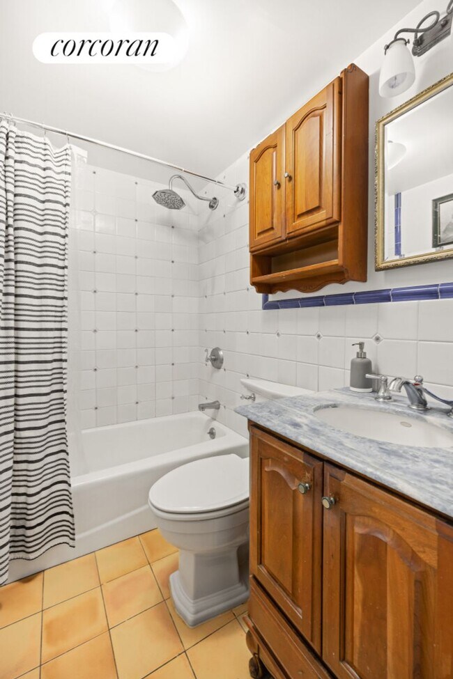 Building Photo - 889 Union St