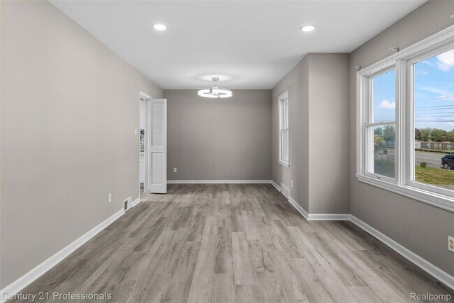 Foto del edificio - 3621 Livernois Rd