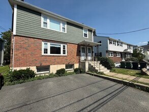 Building Photo - 30 Woodleigh Rd