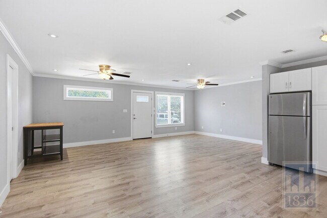 Building Photo - 1103 Booker Ave