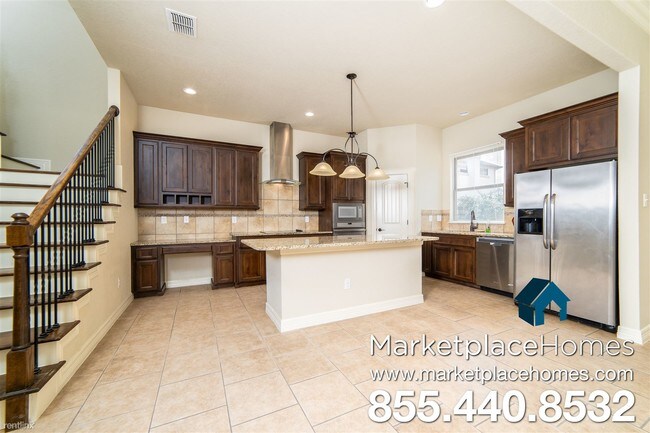 Building Photo - 3 br, 3.5 bath  - 5925 Whitby Rd # 102
