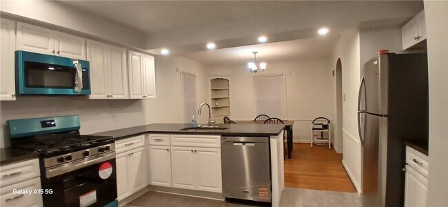 Foto del edificio - 183 Thorncliffe Dr