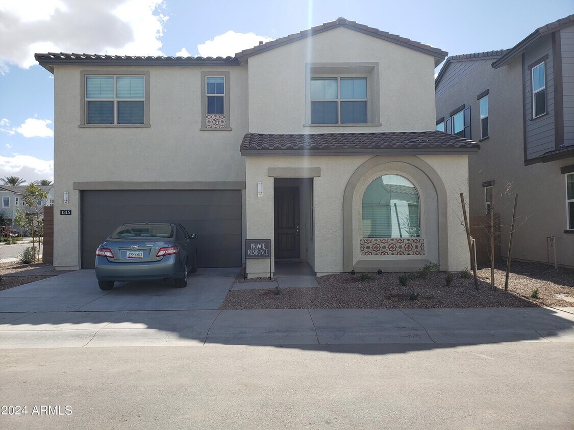 Foto principal - 1315 W Crane Dr