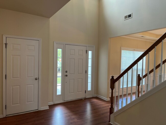 Building Photo - 712 CALLAY Hill Way