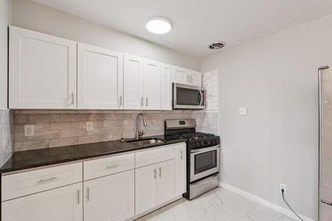 Building Photo - 2 Bed/1 Bath Apartment | Overbrook