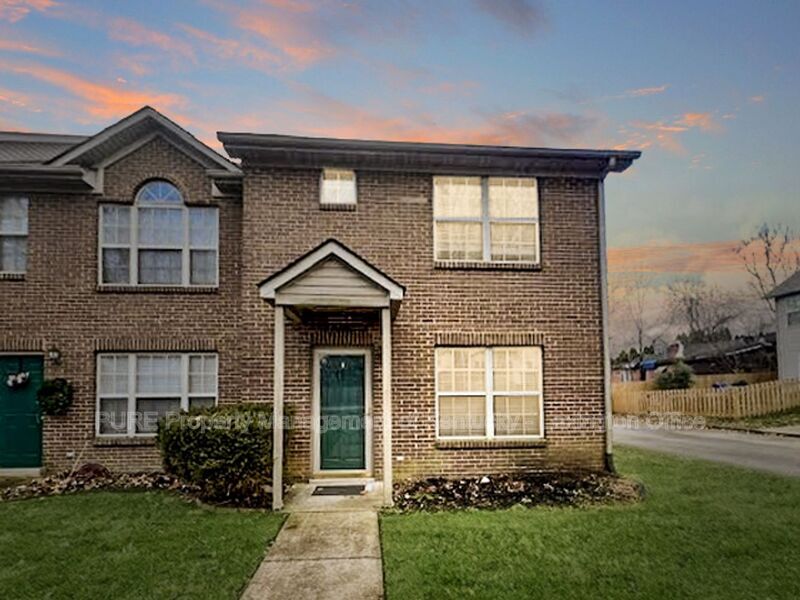 Primary Photo - 205 E Higgins St