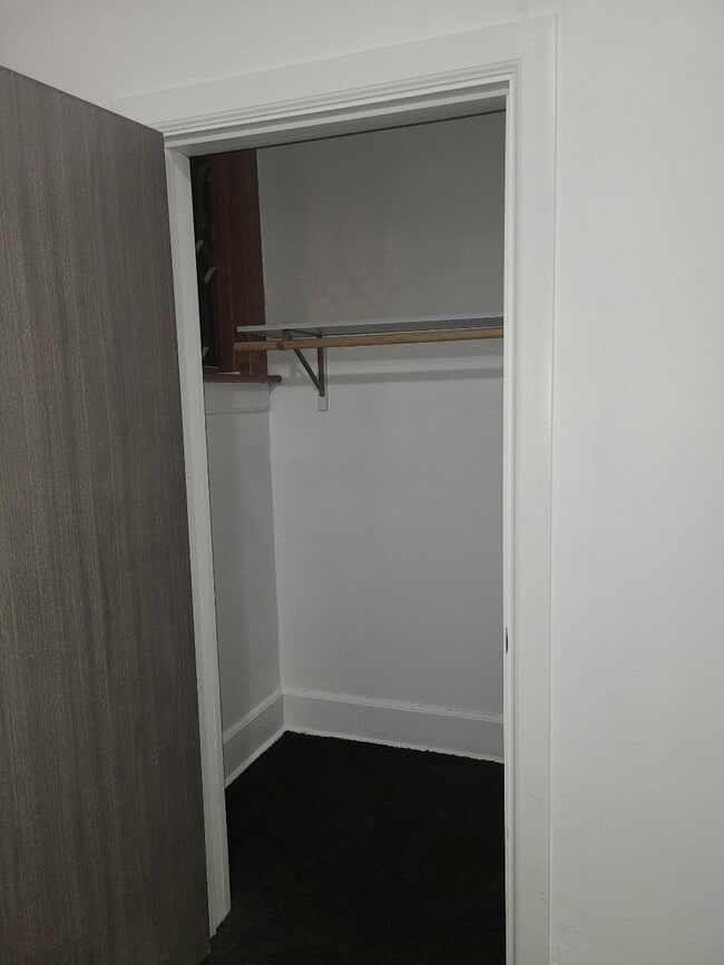 Building Photo - 2526 W Center St