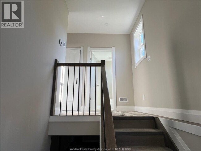 Photo du bâtiment - 917 McKay Ave