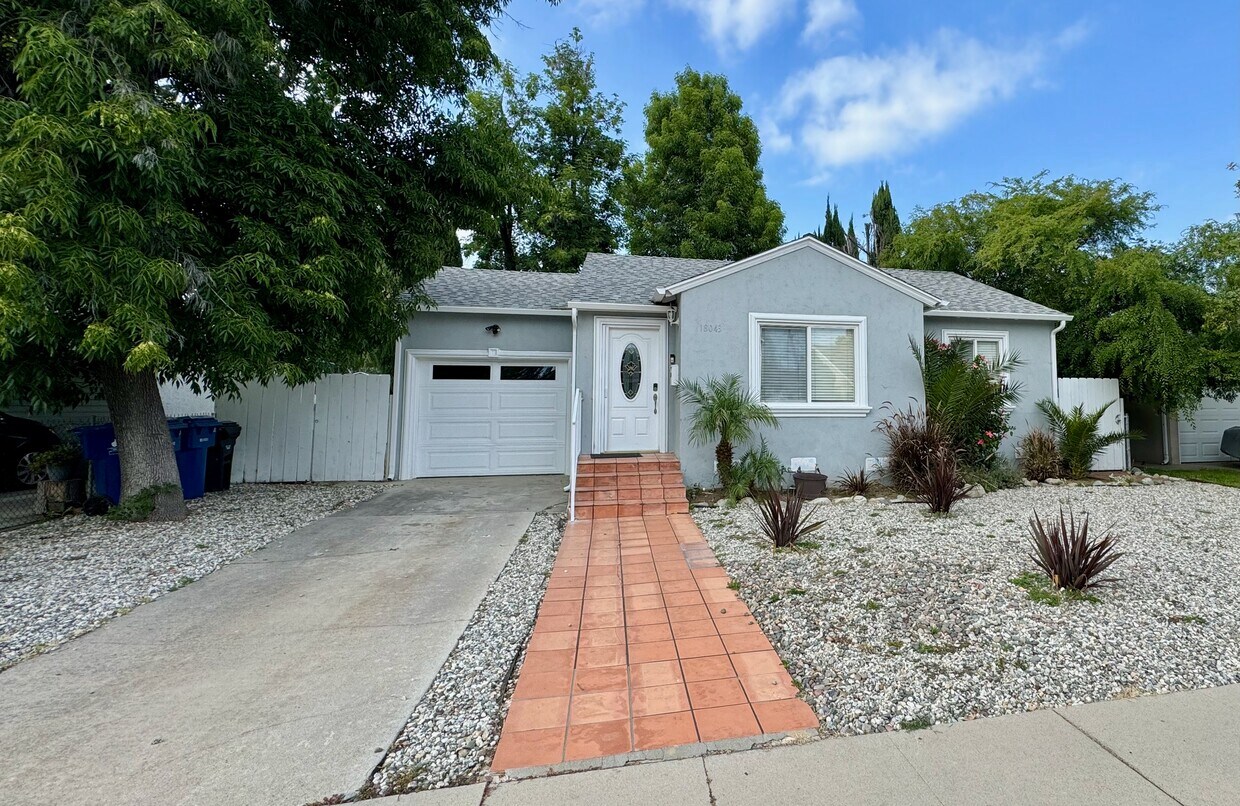 Foto principal - 18043 Martha St