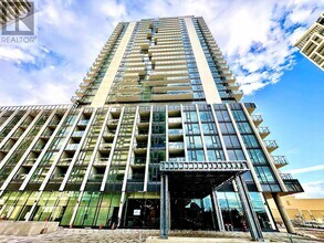 Building Photo - 27 Korda Gate