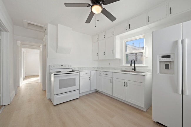 Building Photo - 707 E Front St