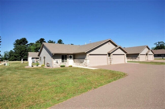Building Photo - 3335 Southridge Dr