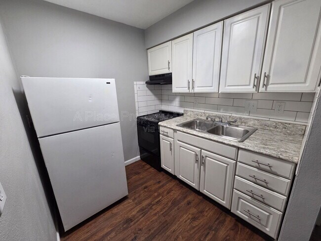 Foto del edificio - 2727 Hampton Ave