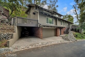 Building Photo - 850 Country Club Dr