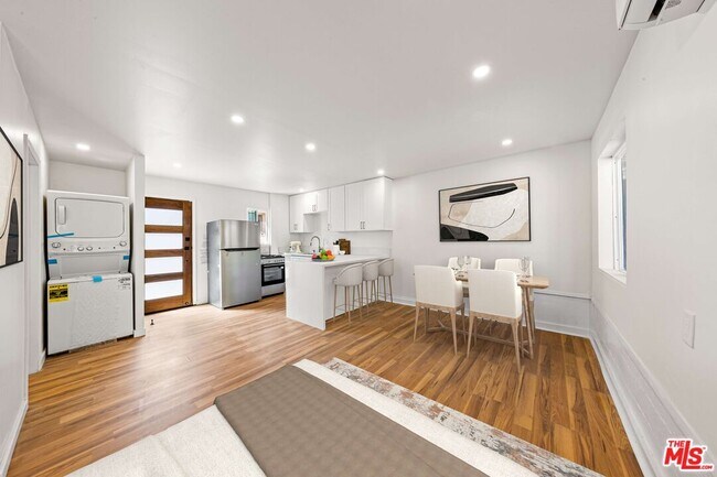 Foto del edificio - 2115 W 129th St