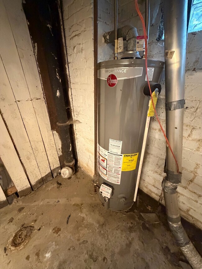 Foto del edificio - 737 Lake Dr