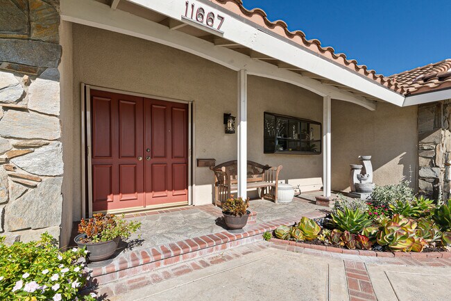 Front Porch - 11667 Kirwin Cir