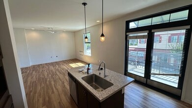 Building Photo - 107 G St
