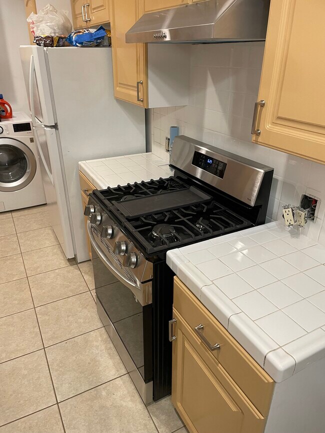 Cocina - 14642 Kittridge St