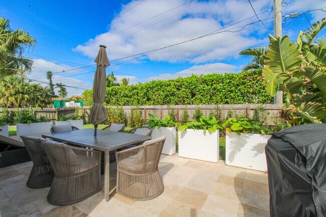 Building Photo - ***NAPLES PARK***FURNISHED/UNFURNISED***AV...