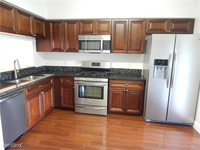 Building Photo - 2 br, 1.5 bath Townhome - SANIBEL