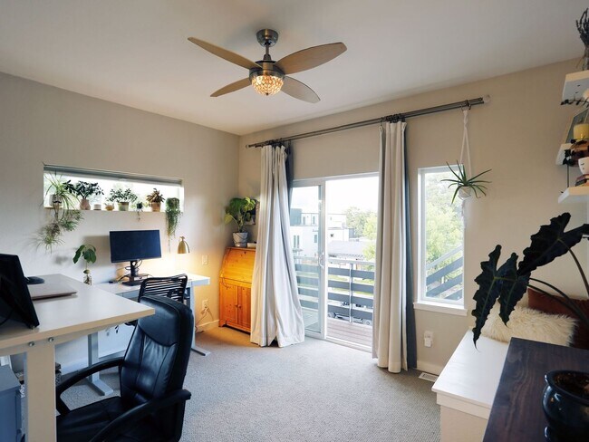 Foto del edificio - 3 Bedroom Townhome in Denver