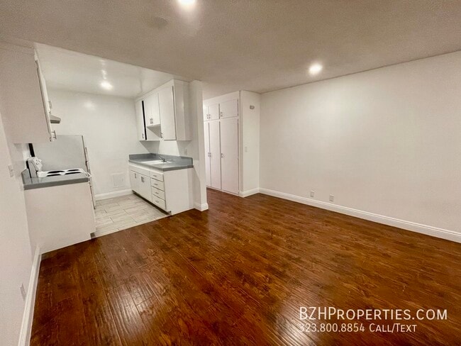 Building Photo - 7077 Lanewood Ave