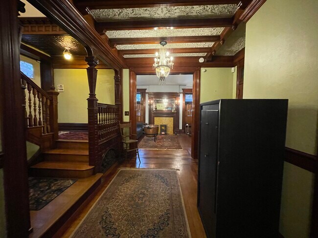 Building Photo - 701 S George St