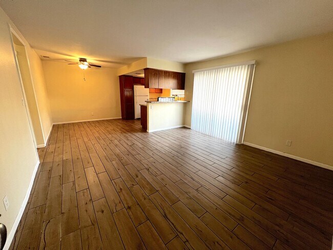 Foto del edificio - SPACIOUS 2bed/2bath CONDO ON FIRST FLOOR