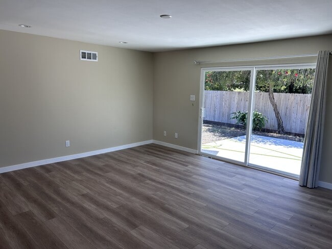 Building Photo - 1557 Southwood Dr