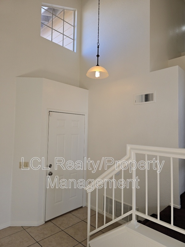 Foto del edificio - 21427 Blossom Hill Ln