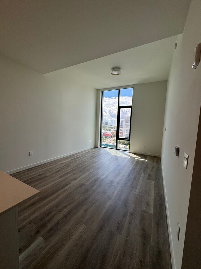 Foto del edificio - 144 NW 32nd St
