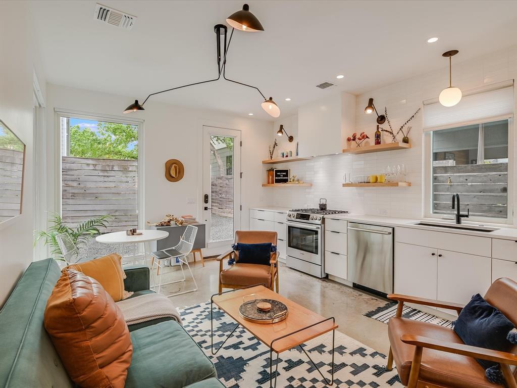 Foto principal - 2512 E 6th St