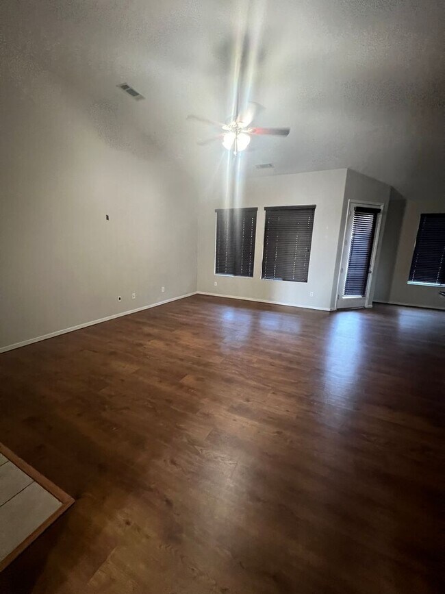 Foto del edificio - 1976 Arneis Ave