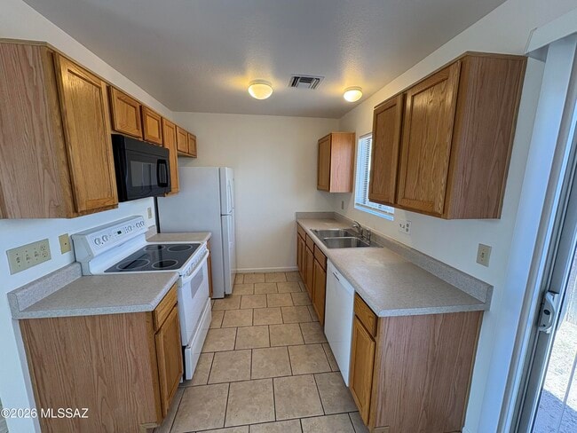 Building Photo - 247 S Cherry Ave