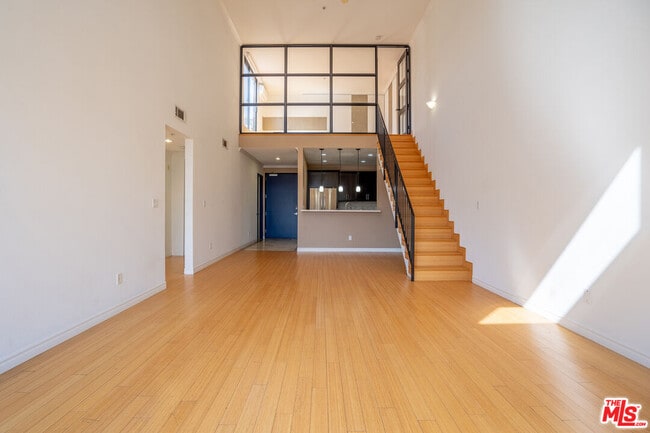 Building Photo - 625 S Berendo St