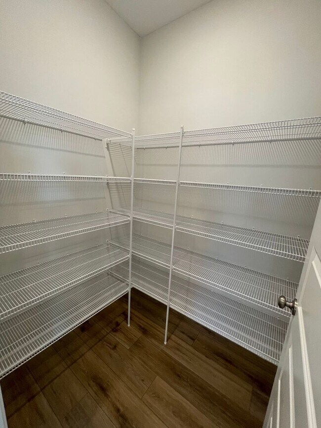 Foto del edificio - Gorgeous newer 3BD/2.5BA home w/ 2 car garage in Clayton!