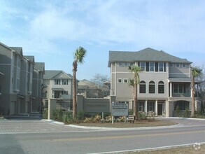 Building Photo - 12 Courtyard Cmn