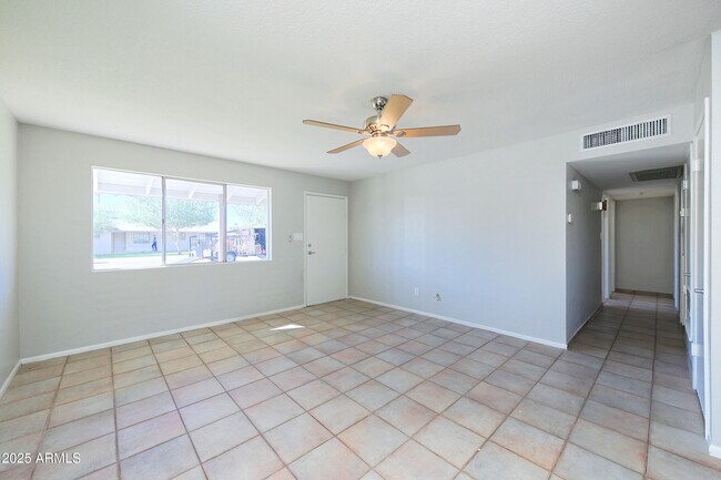 Foto del edificio - 1206 W 9th St