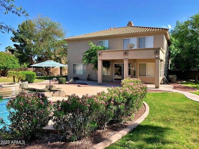 Building Photo - 3810 S Thistle Dr