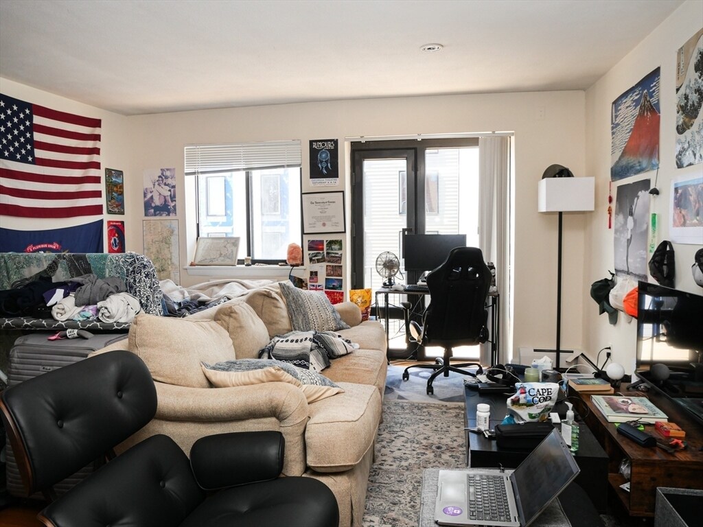 Foto del edificio - 1027 Commonwealth Ave