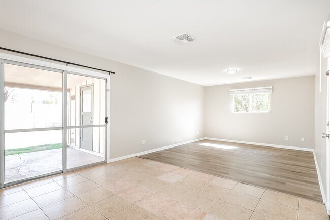 Foto del edificio - 3039 S Kenneth Pl