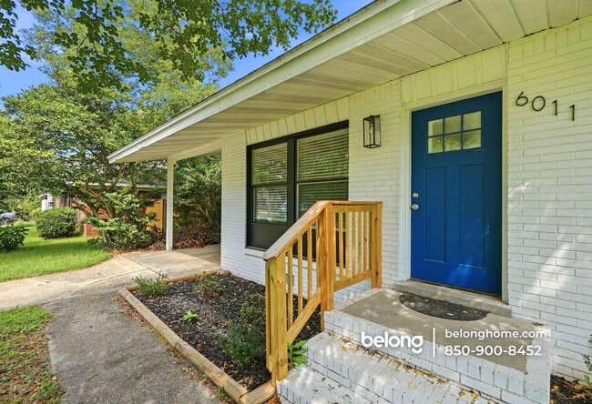 Building Photo - 6011 Greenwood Ln