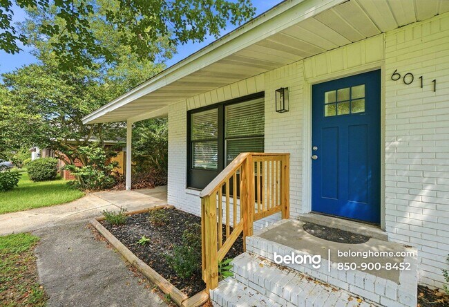 Foto del edificio - 6011 Greenwood Ln