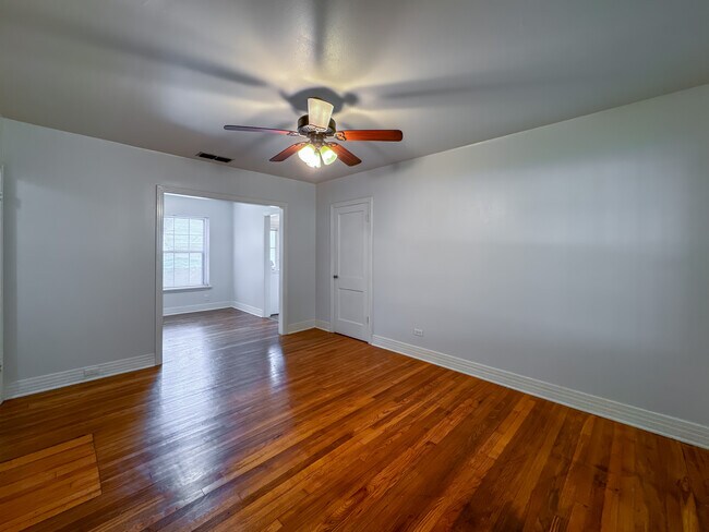 Foto del edificio - 400 E 8th St