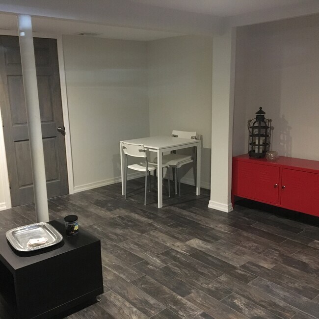 Living space - 1924 Ladenburg Dr