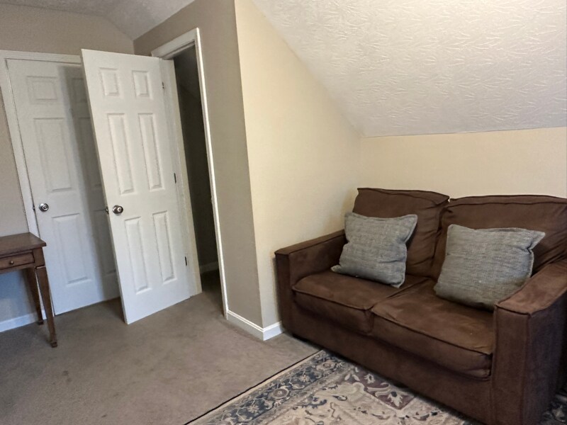 Foto del edificio - 207 Vineyard Rd