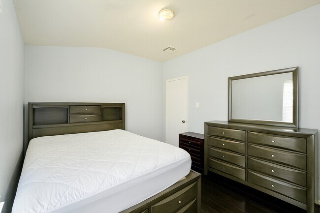 Foto del edificio - 18311 Olive Leaf Dr