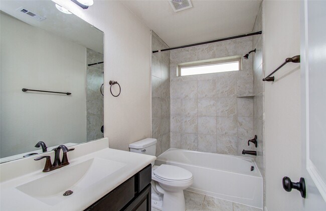 Building Photo - 2702 Fairfield Bend Pl