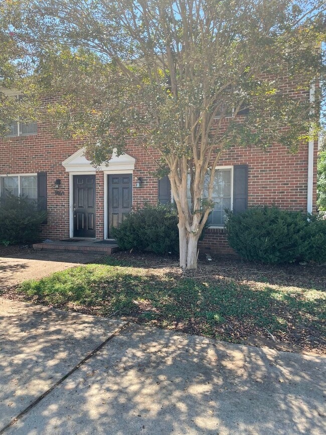 Foto del edificio - 3 Bedroom 2.5 Bath Townhome Located in Fou...